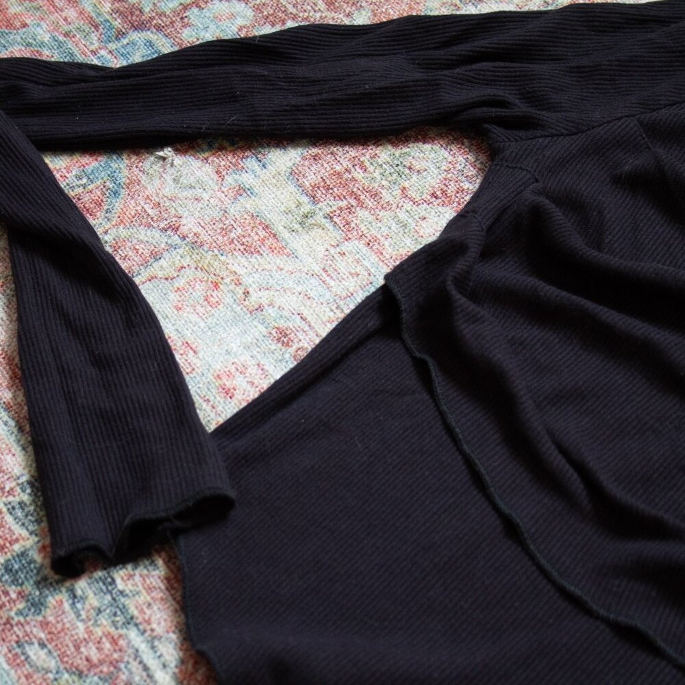 Cropped Long Sleeve Shirt - Picture 2 of 3